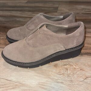 Clarks Airabell Sky Shoes Womens Size 8 Pebble Suede Platform Wedge Slip Ons EUC